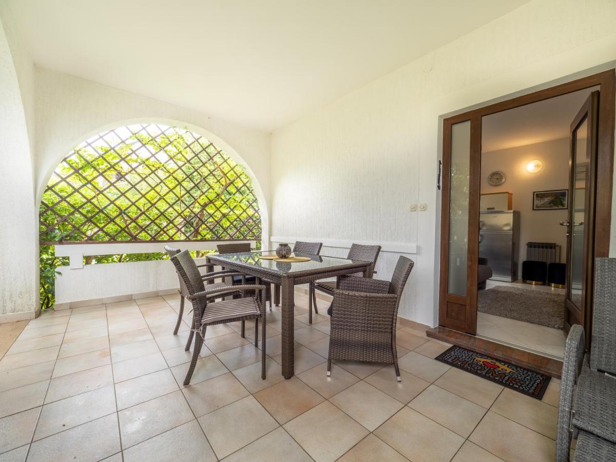 Apartments Zlatko & Mira Dorcic Baska  Ngoại thất bức ảnh